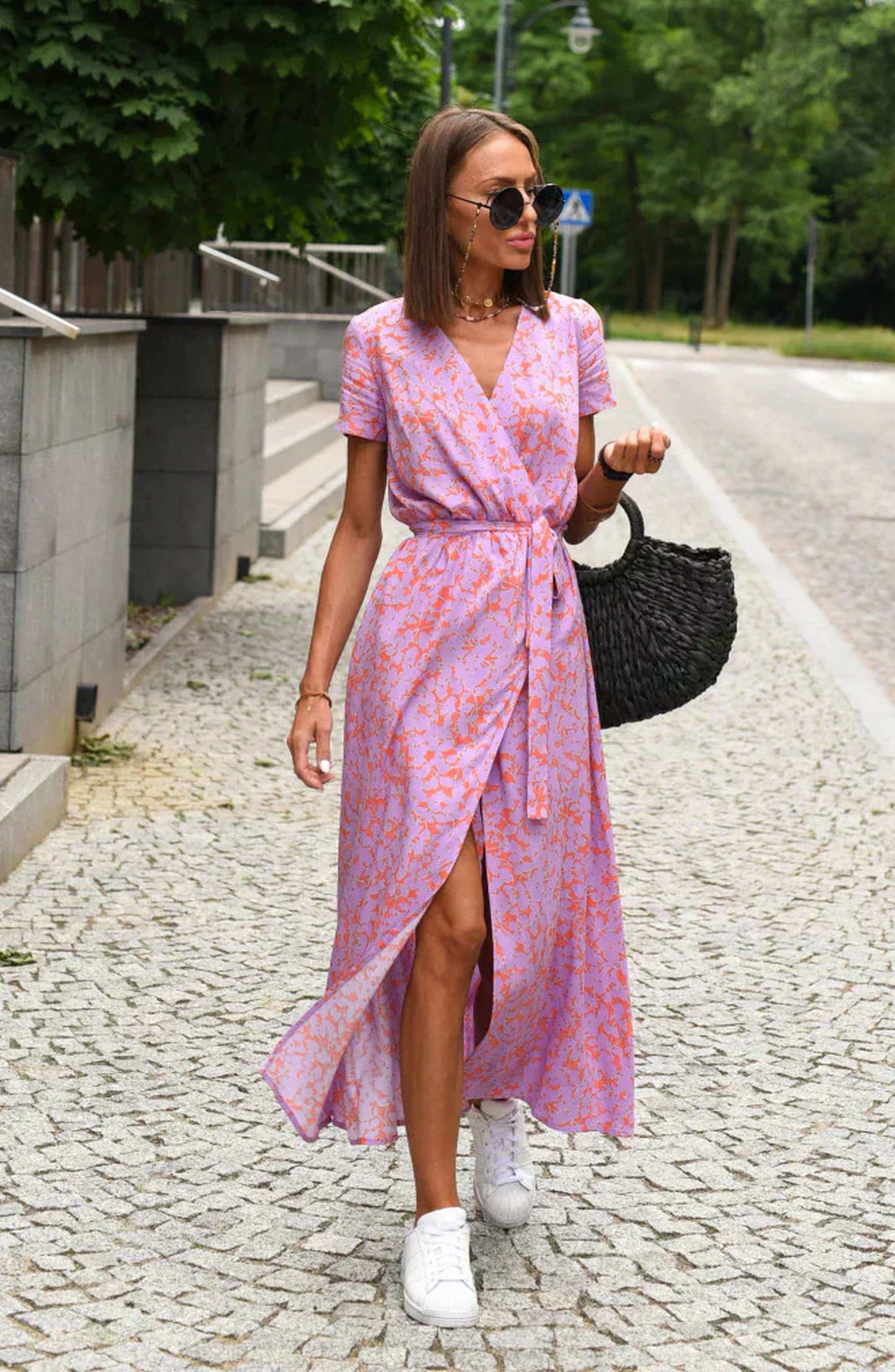 Julia - elegante vestido con escote en V y corte entallado