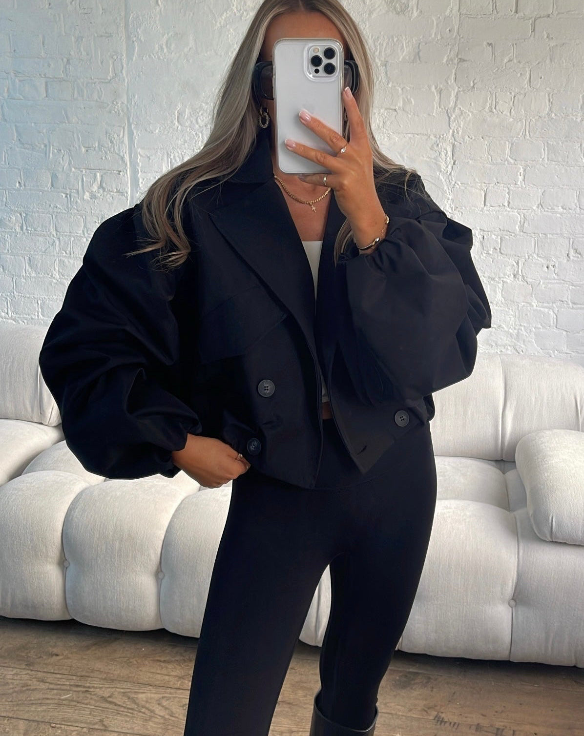 Trench Cropped de Manga Globo en Negro