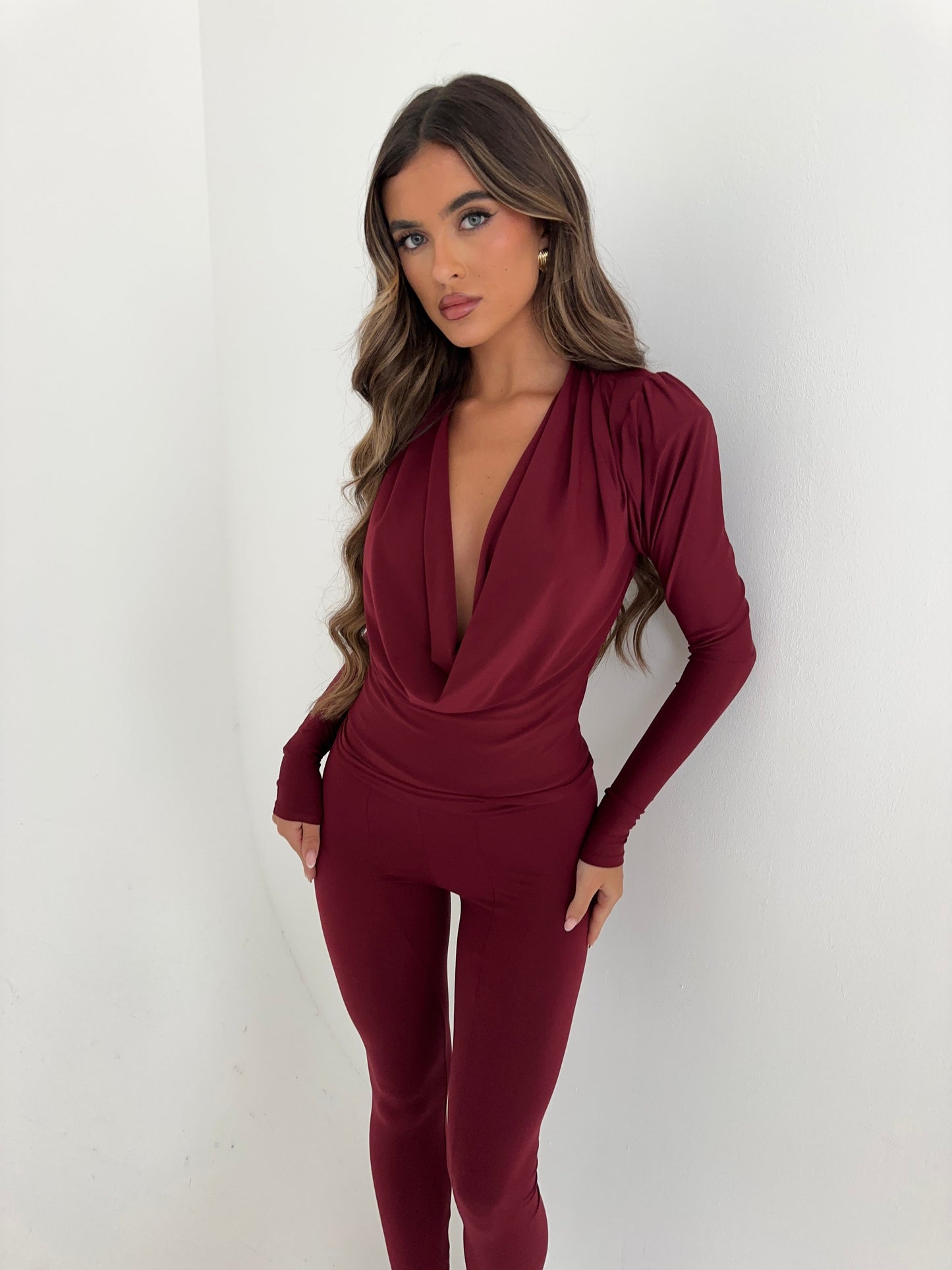 Top Jolie Drape Cowl en Borgoña