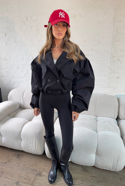 Trench Cropped de Manga Globo en Negro