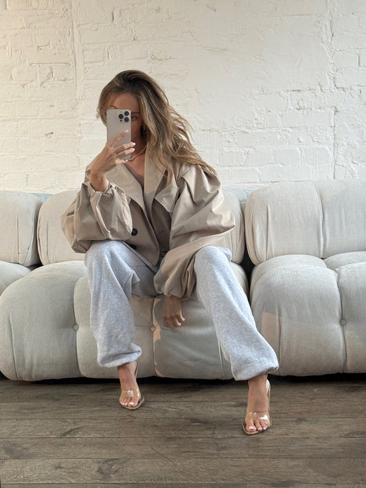 Trench Cropped de Manga Globo en Color Crema