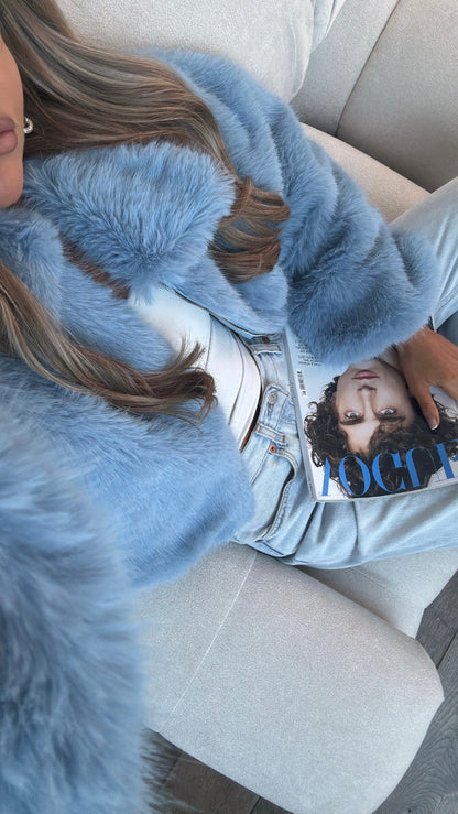 Chaqueta Faux Fur Luxe en Azul Hielo