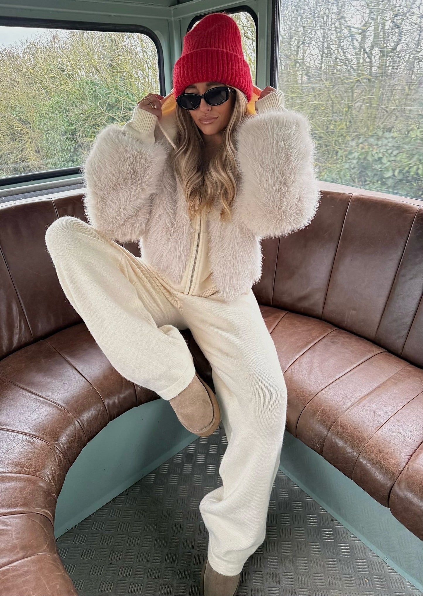 Conjunto Knit con Capucha en Color Crema