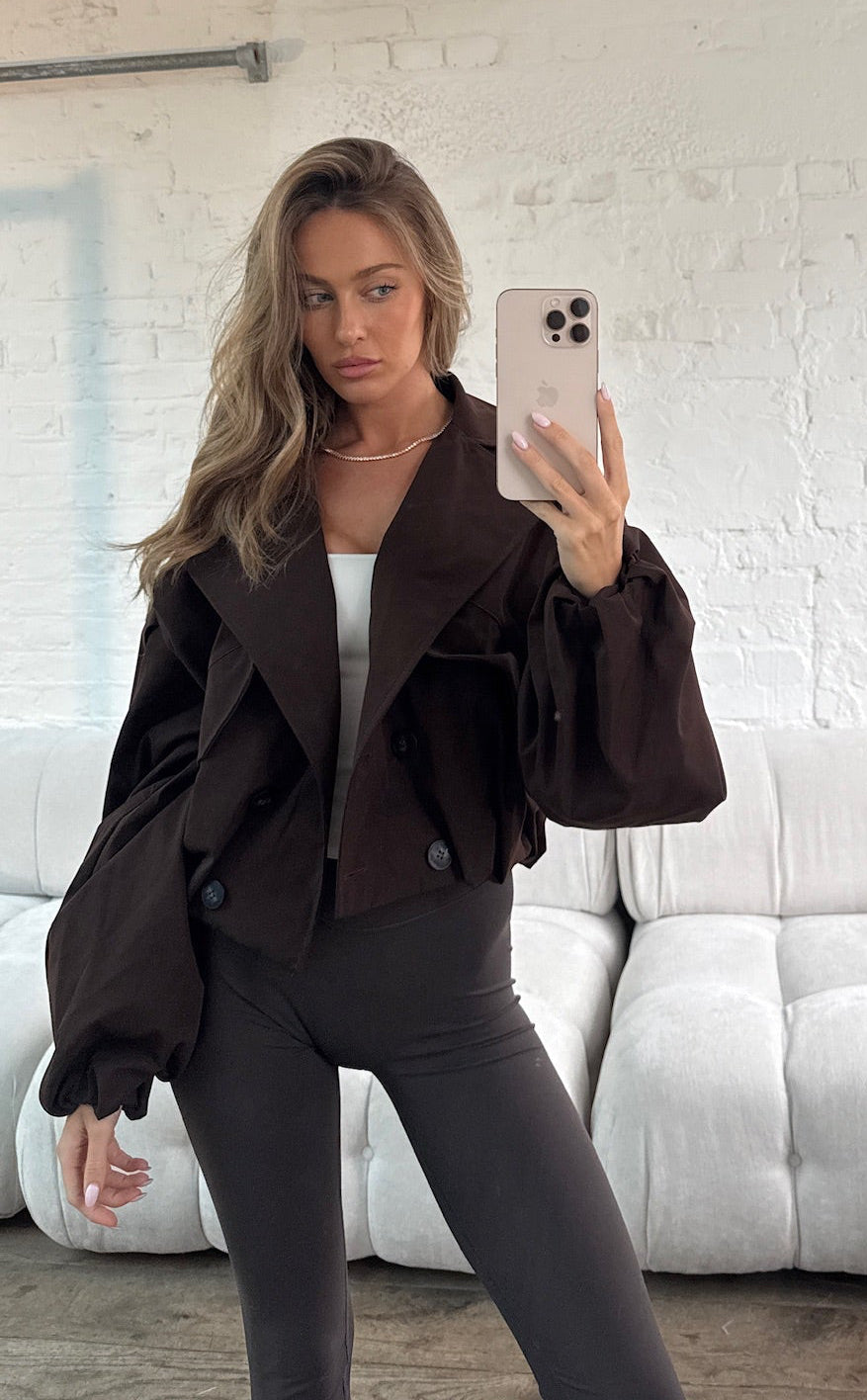 Trench Cropped de Manga Globo en Marrón Chocolate