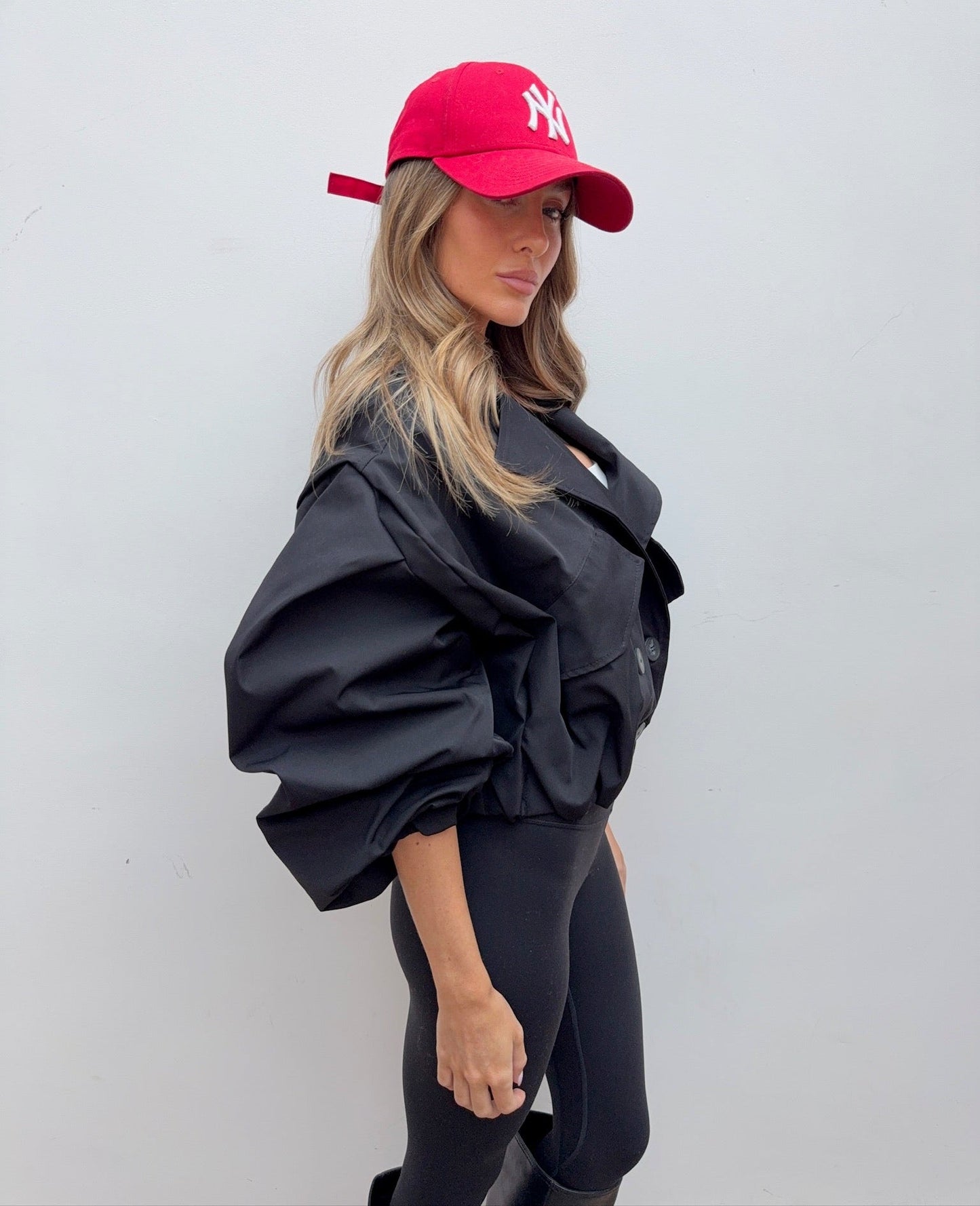 Trench Cropped de Manga Globo en Negro