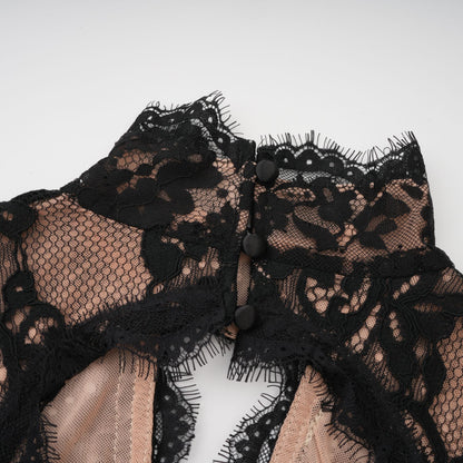 Vestido largo negro con encaje floral y aberturas de Kenza