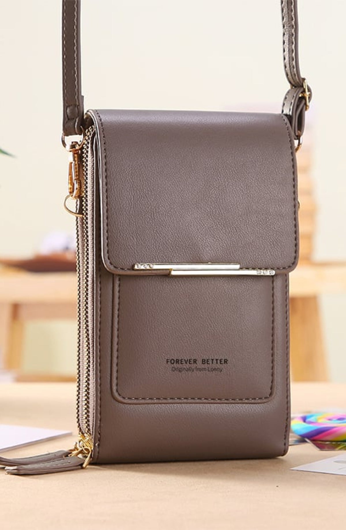 Bolso bandolera con pantalla táctil