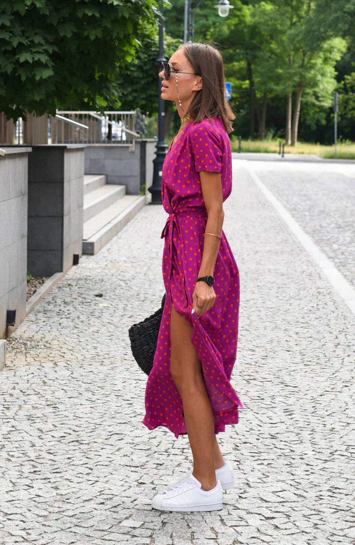 Julia - elegante vestido con escote en V y corte entallado
