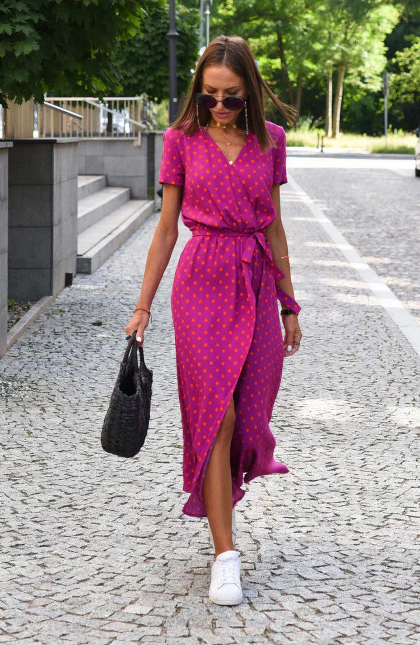 Julia - elegante vestido con escote en V y corte entallado