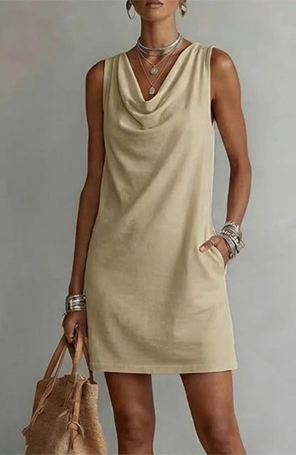 Vestido entallado con cuello barco