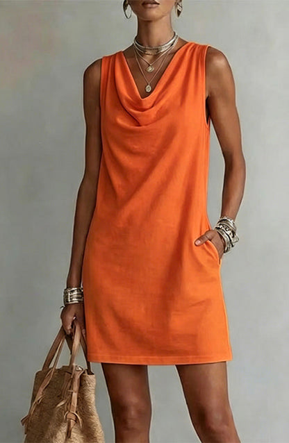 Vestido entallado con cuello barco