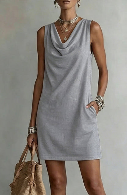 Vestido entallado con cuello barco