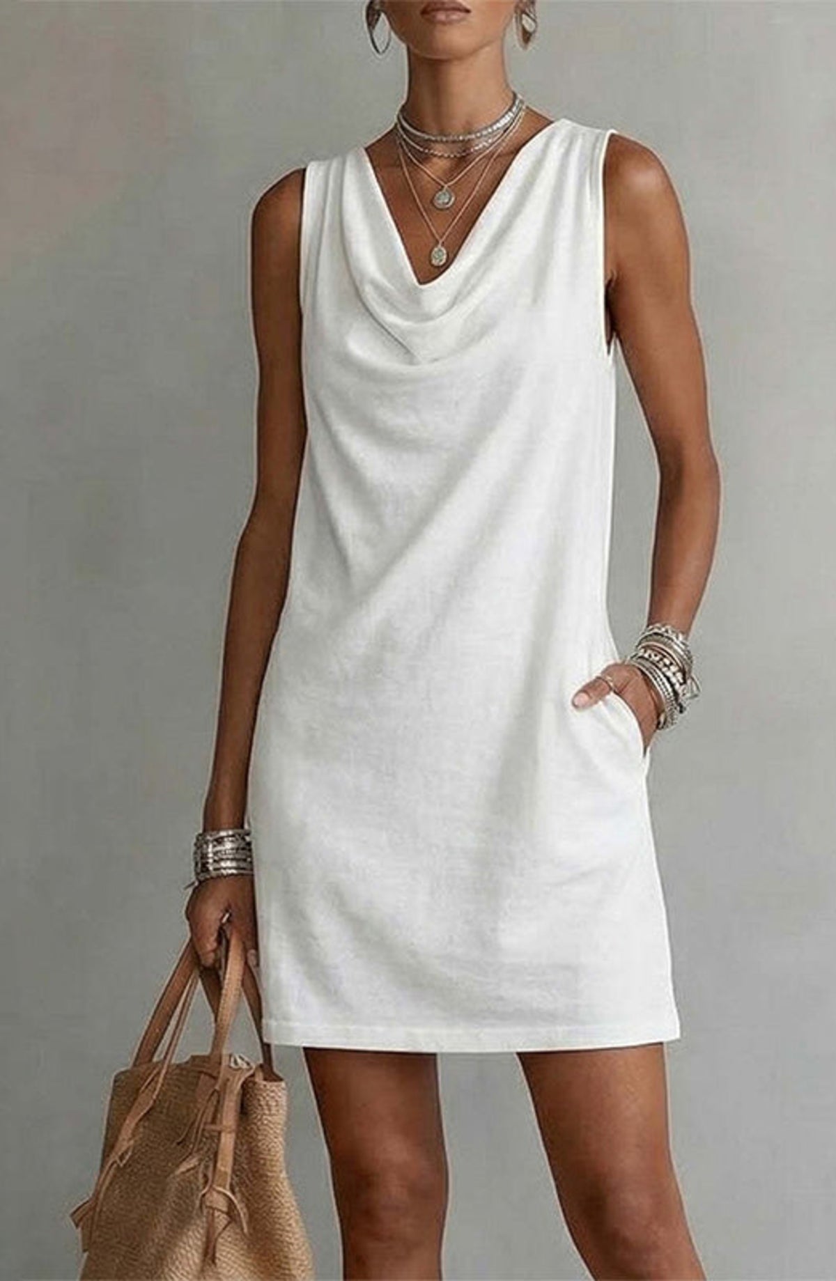 Vestido entallado con cuello barco